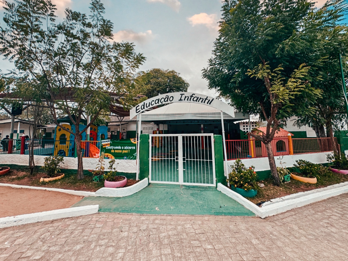 Portão de acesso ao pátio da Educação Infantil